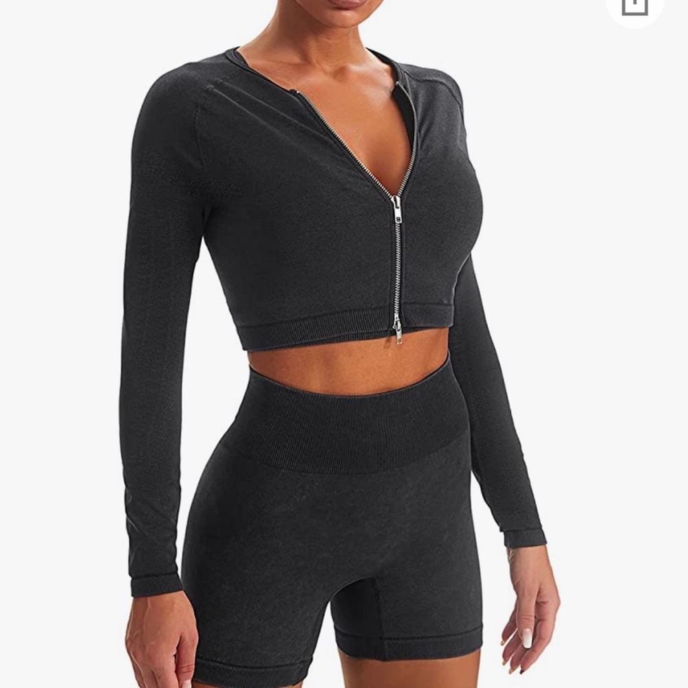 LONG SLEEVE TOP